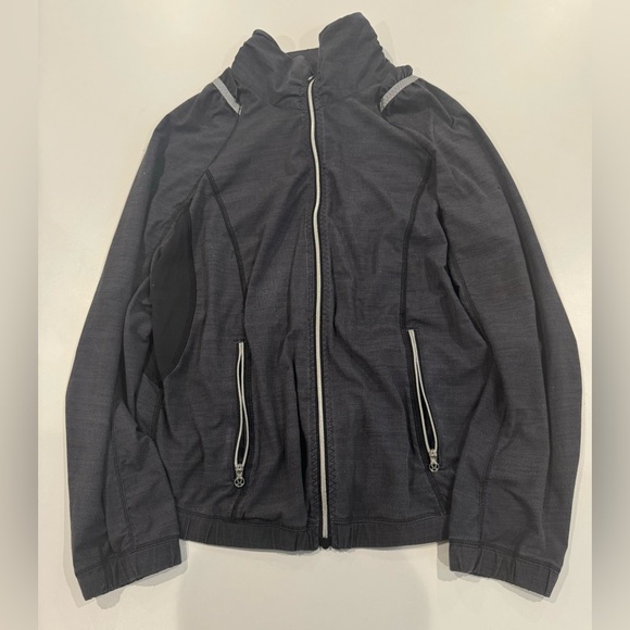 3/$20 Women’s Lululemon Dark grey Zip-Up light Jacket - Picture 3 of 9